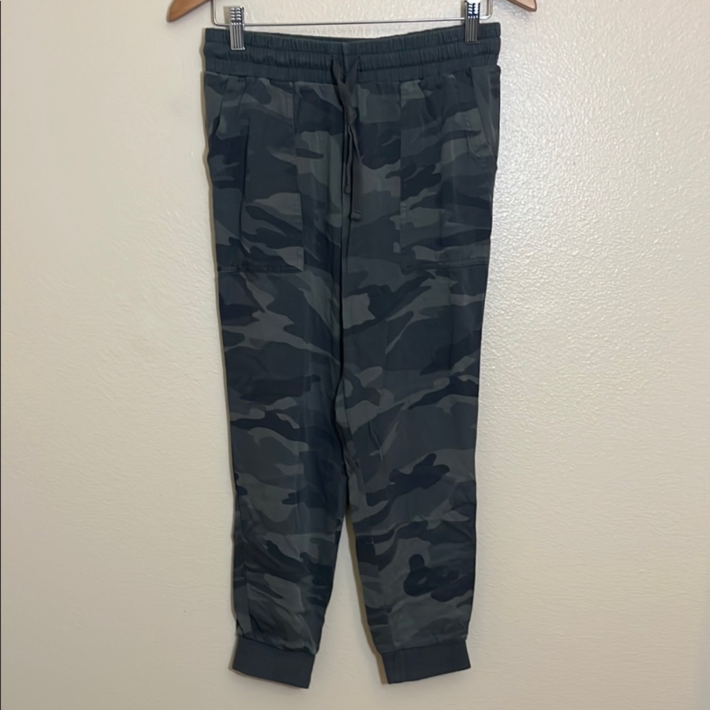 Splendid Green Camo Athletic Joggers